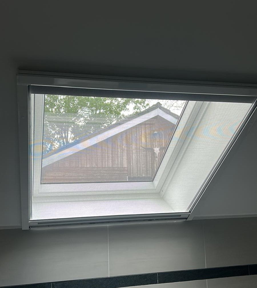 Fliegengitter für Dachfenster - Rollo